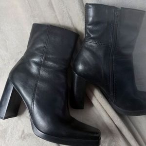 Candie's size 8 Black leather upper Ankle Boots